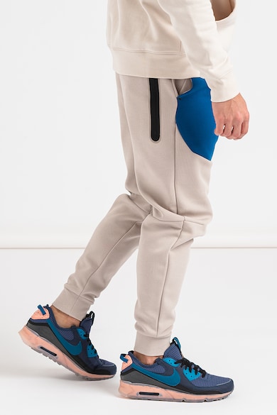 Nike Tech szűkülő szárú szabadidőnadrág ferde zsebekkel férfi