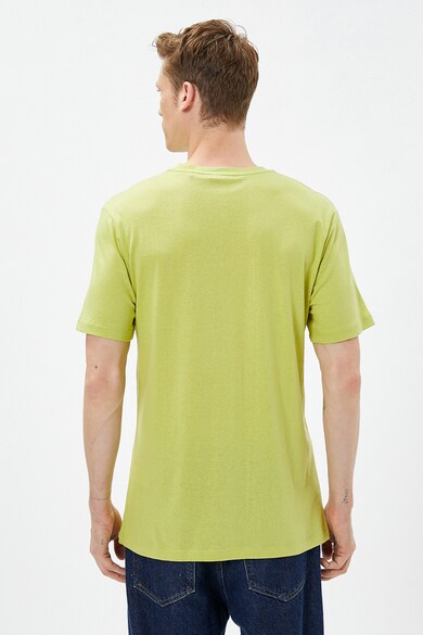 KOTON Szűk fazonú póló mintával a mellrészén férfi