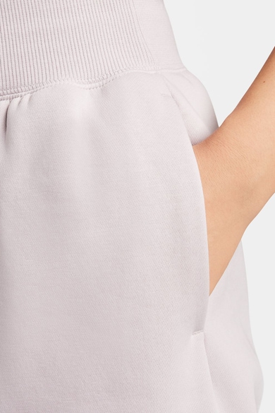 Nike Szűkülő szárú szabadidőnadrág ferde zsebekkel női