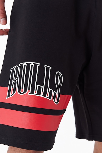 New Era Chicago Bulls mintás rövidnadrág oldalzsebekkel férfi