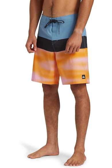 QUIKSILVER Плувни шорти Surfsilk с дизайн с цветен блок Мъже