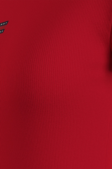 Tommy Jeans Organikuspamut tartalmú póló logós foltrátéttel női