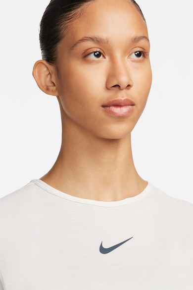 Nike Тениска за бягане Swift с вълна Жени