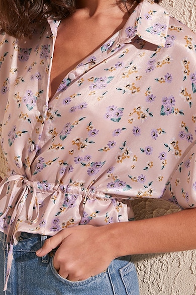 Trendyol Къса сатинирана блуза с флорален принт Жени