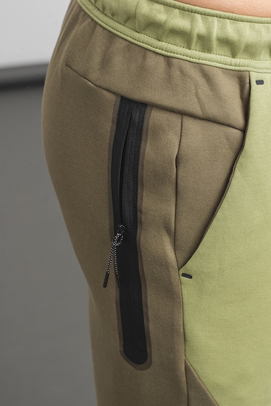 Nike Tech szűkülő szárú szabadidőnadrág ferde zsebekkel férfi