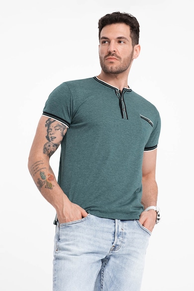 OMBRE Gombos nyakkivágású póló csíkos részletekkel férfi