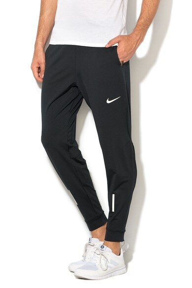 Nike Pantaloni sport cu logo si buzunare cu fermoar6 Barbati