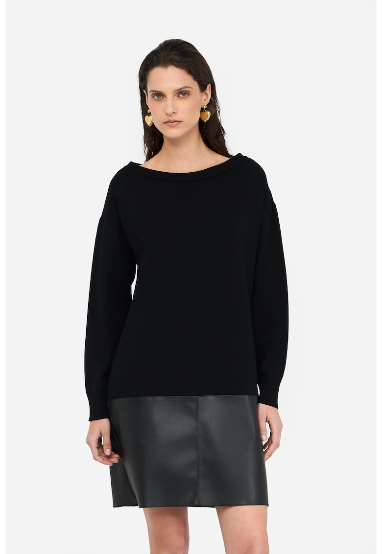 Rochie cu maneci lungi si decolteu barcuta - Negru