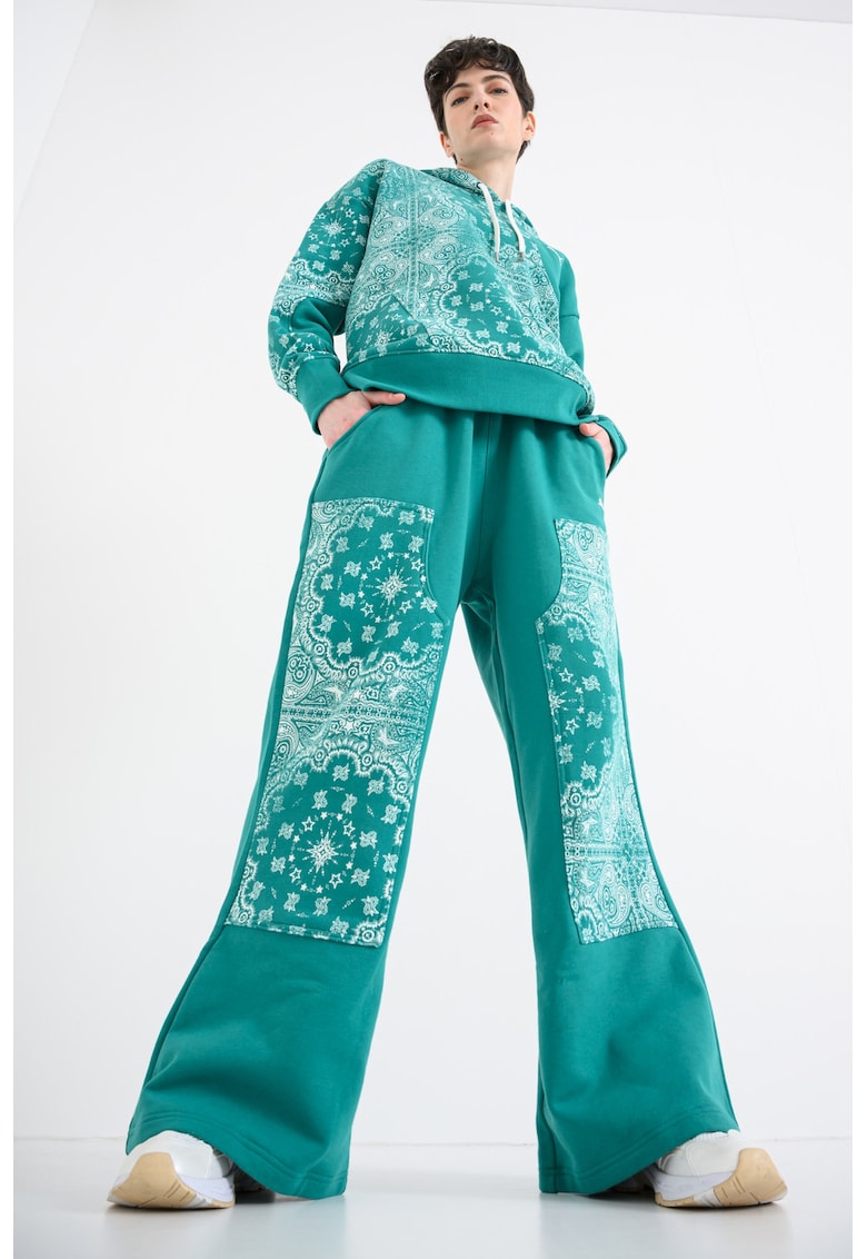 Pantaloni de trening cu croiala ampla si model Shooting Stars