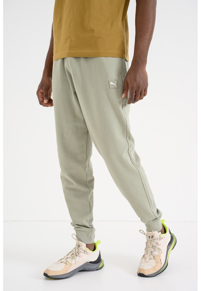 Pantaloni de trening regular fit cu buzunare Ess Elevated