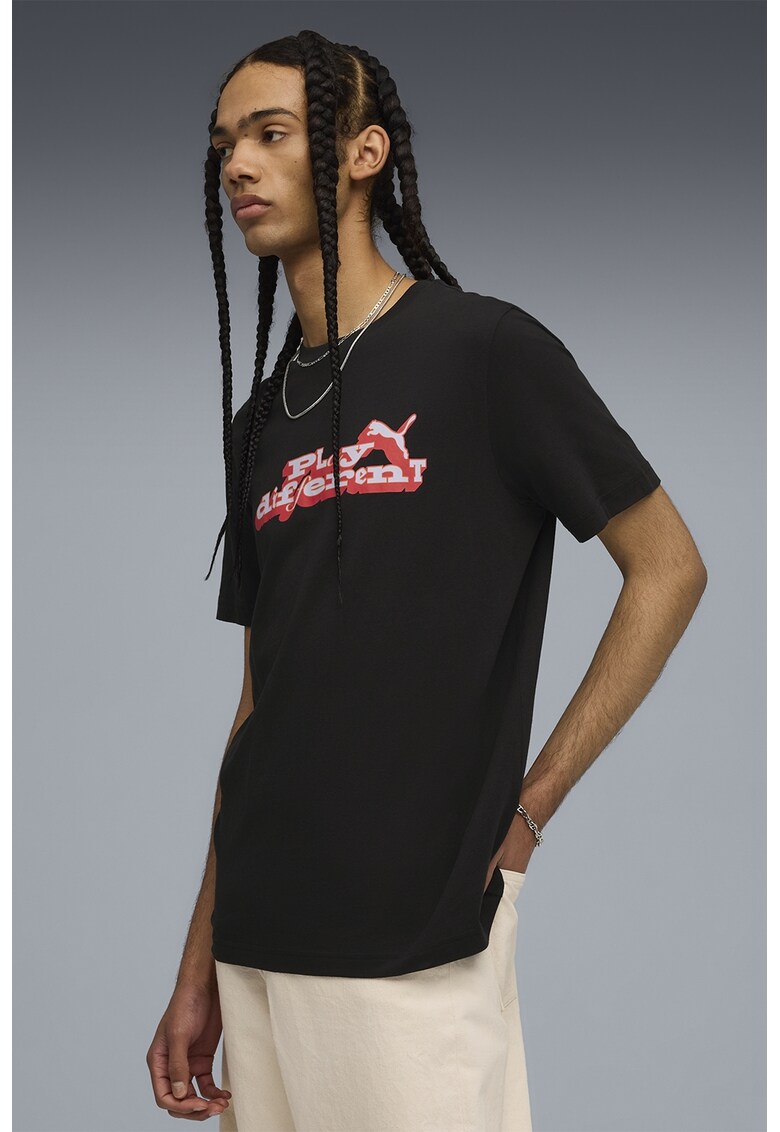 Tricou cu decolteu la baza gatului si imprimeu grafic - Alb/Negru/Coral