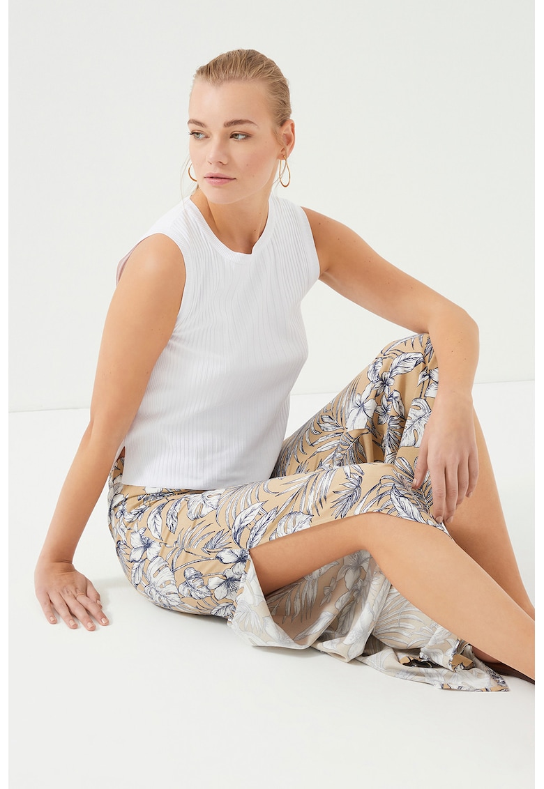 Pantaloni cu croiala ampla si slituri laterale