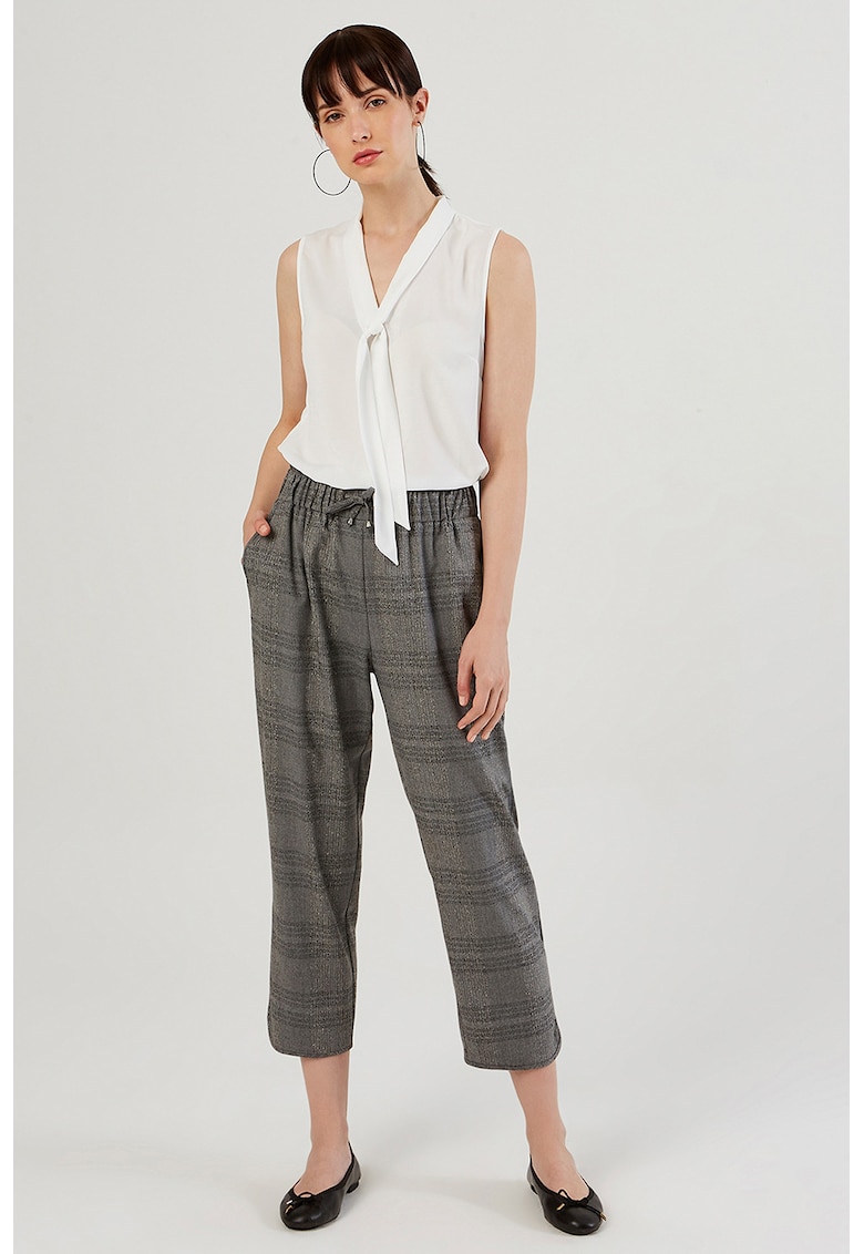 Pantaloni cu talie ajustabila