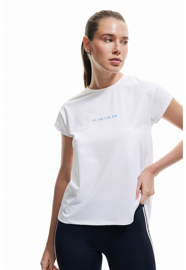 Tricou cu decupaj pe spate Tricou cu decupaj pe spate