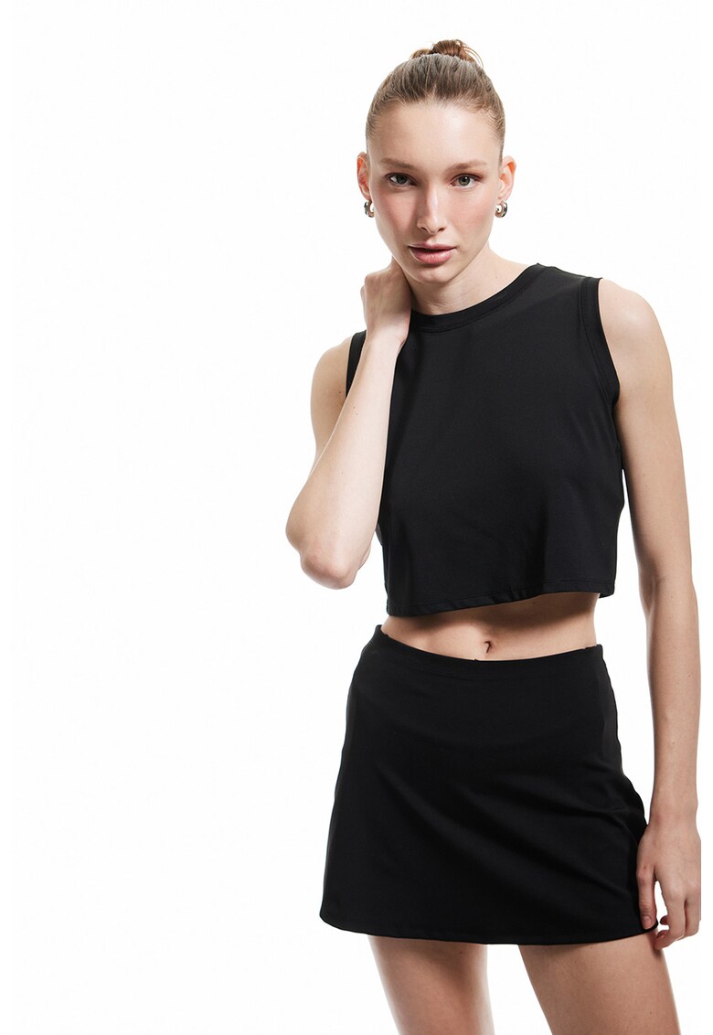 Top crop cu decolteu la baza gatului - Negru