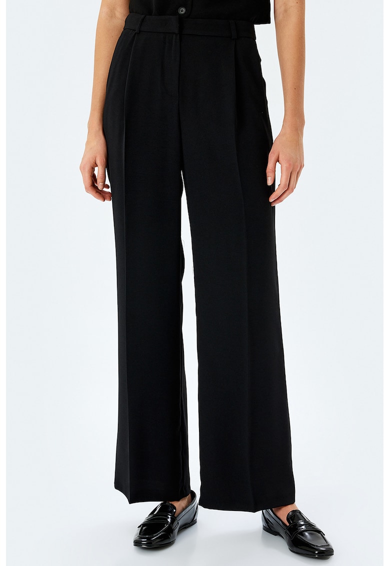 Pantaloni cu croiala ampla si plouri frontale - Negru