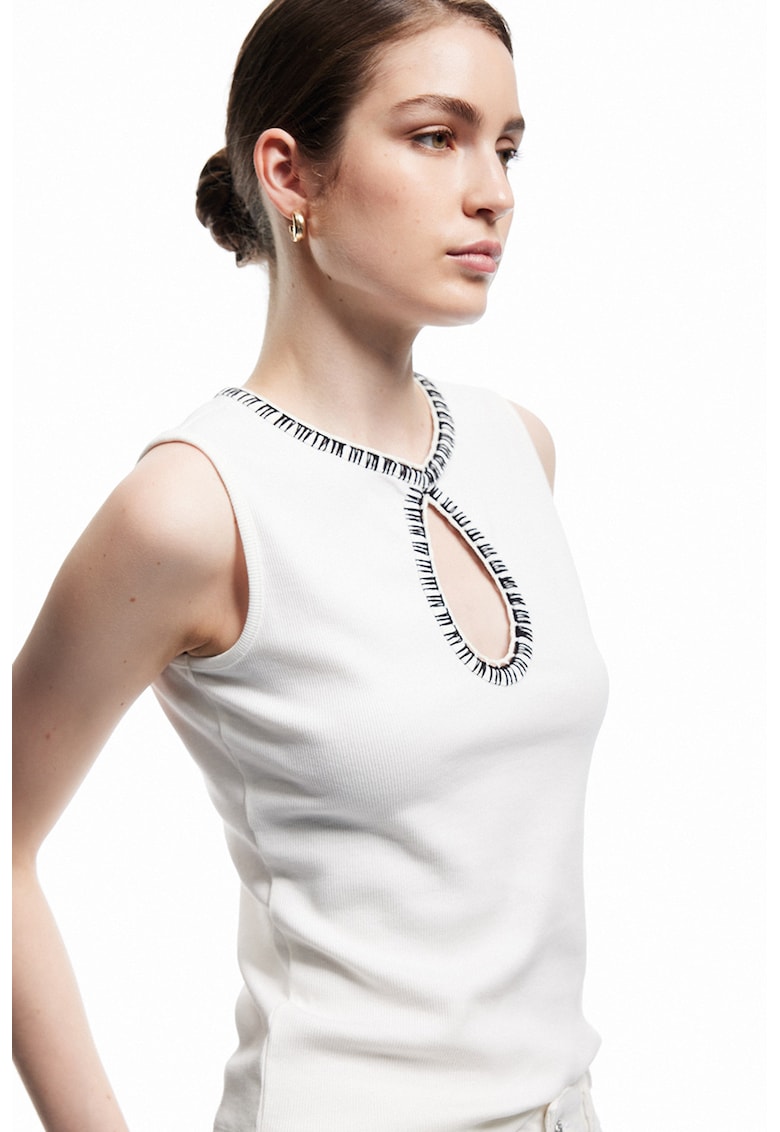 Top slim fit cu detalii cusute