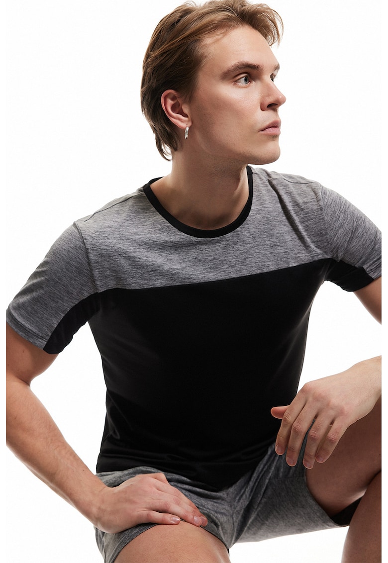 Tricou supradimensionat cu design colorblock Tricou supradimensionat cu design colorblock