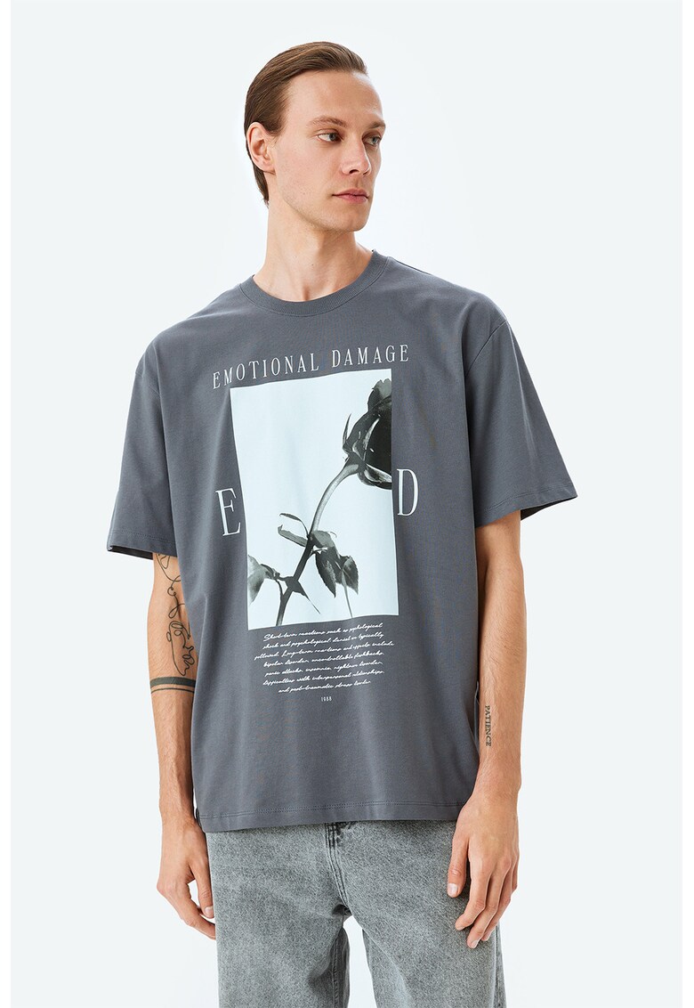 Tricou lejer cu model grafic