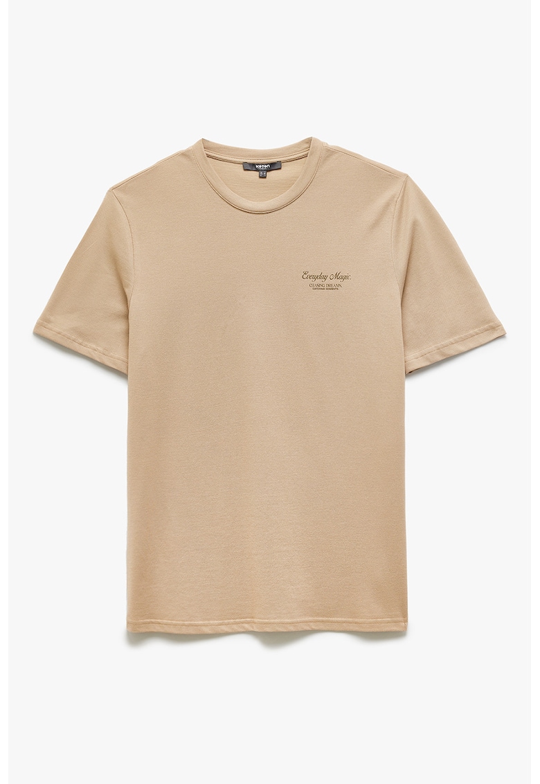 Tricou cu decolteu la baza gatului si text discret Tricou cu decolteu la baza gatului si text discret