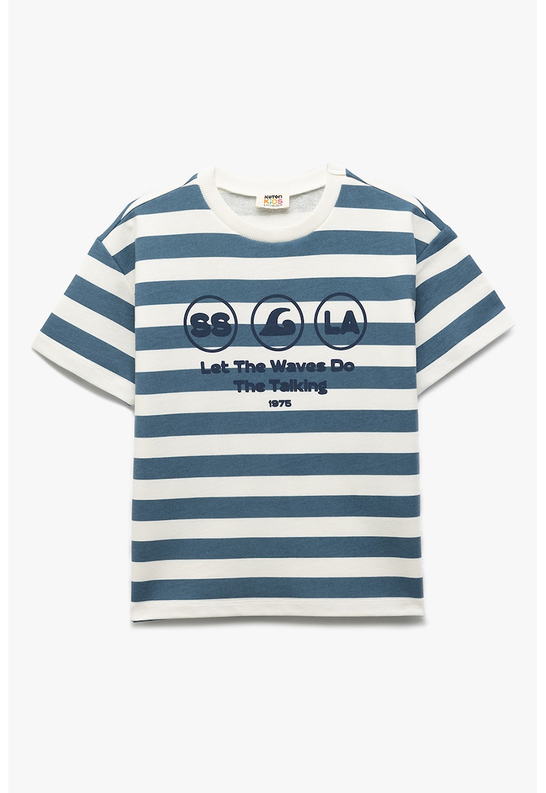 Tricou cu model in dungi si decolteu la baza gatului