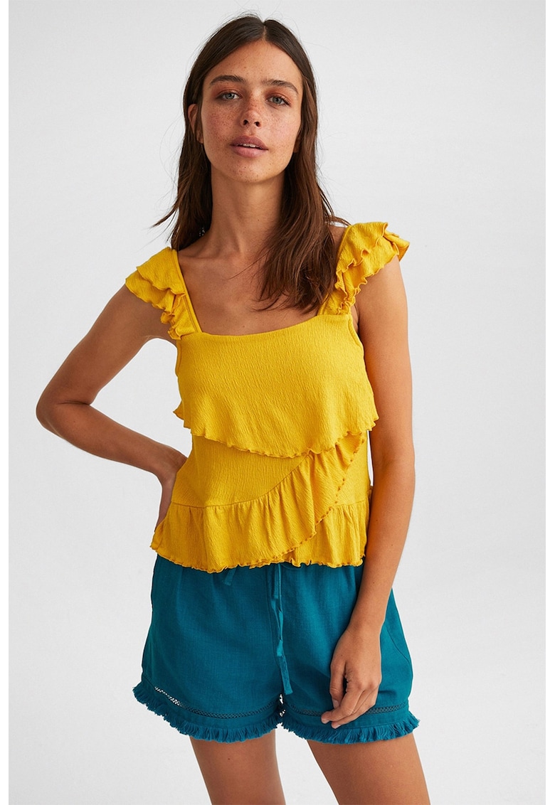 Top cu volane si decolteu patrat