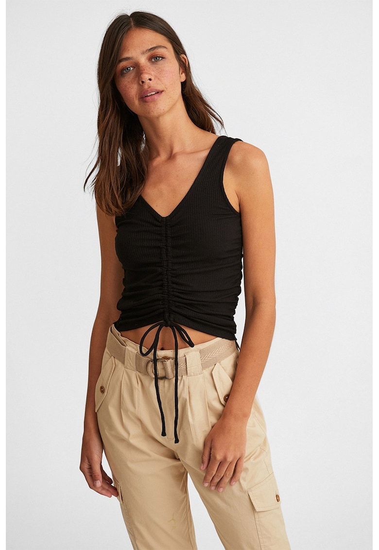 Top crop cu fronseuri frontale