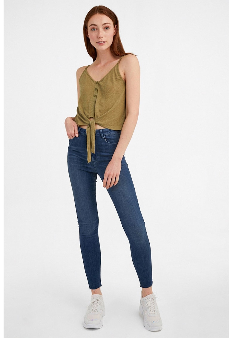 Top cu decolteu in V si snururi