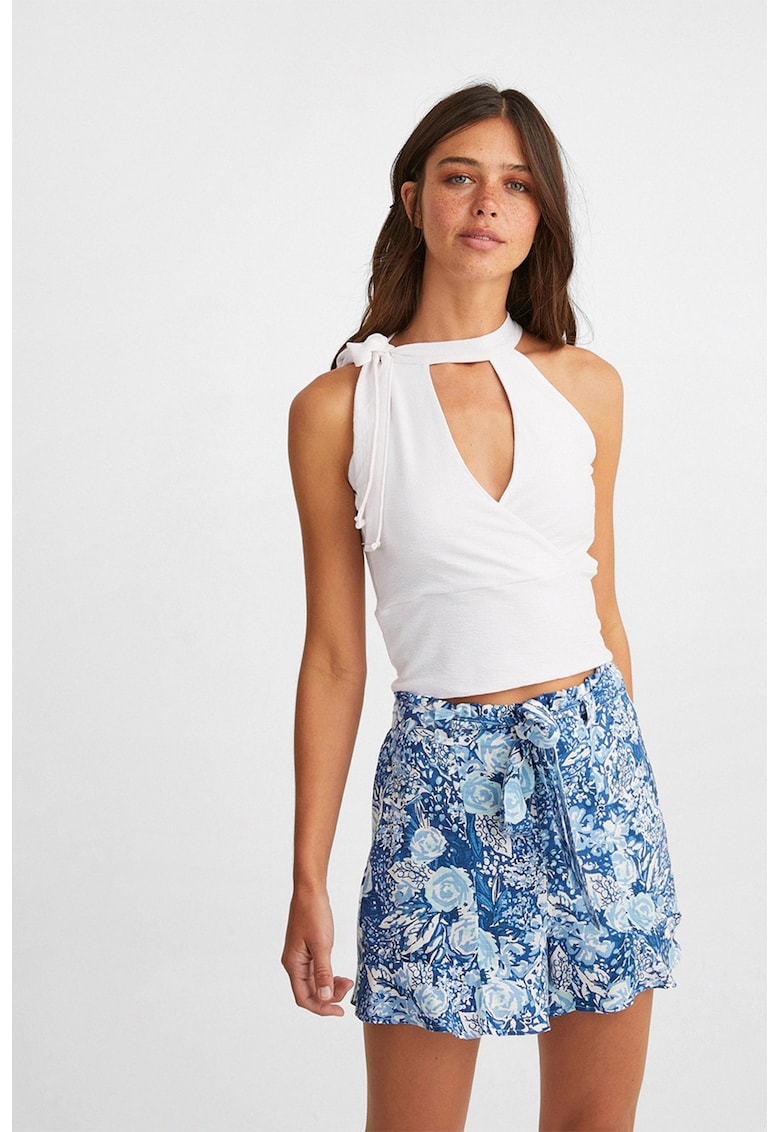 Top crop cu decupaj frontal