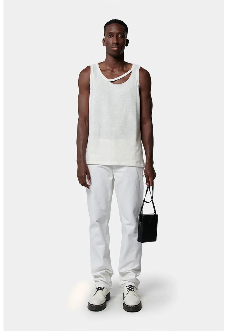 Maiou din bumbac texturat alb cu decupaj la baza gâtului