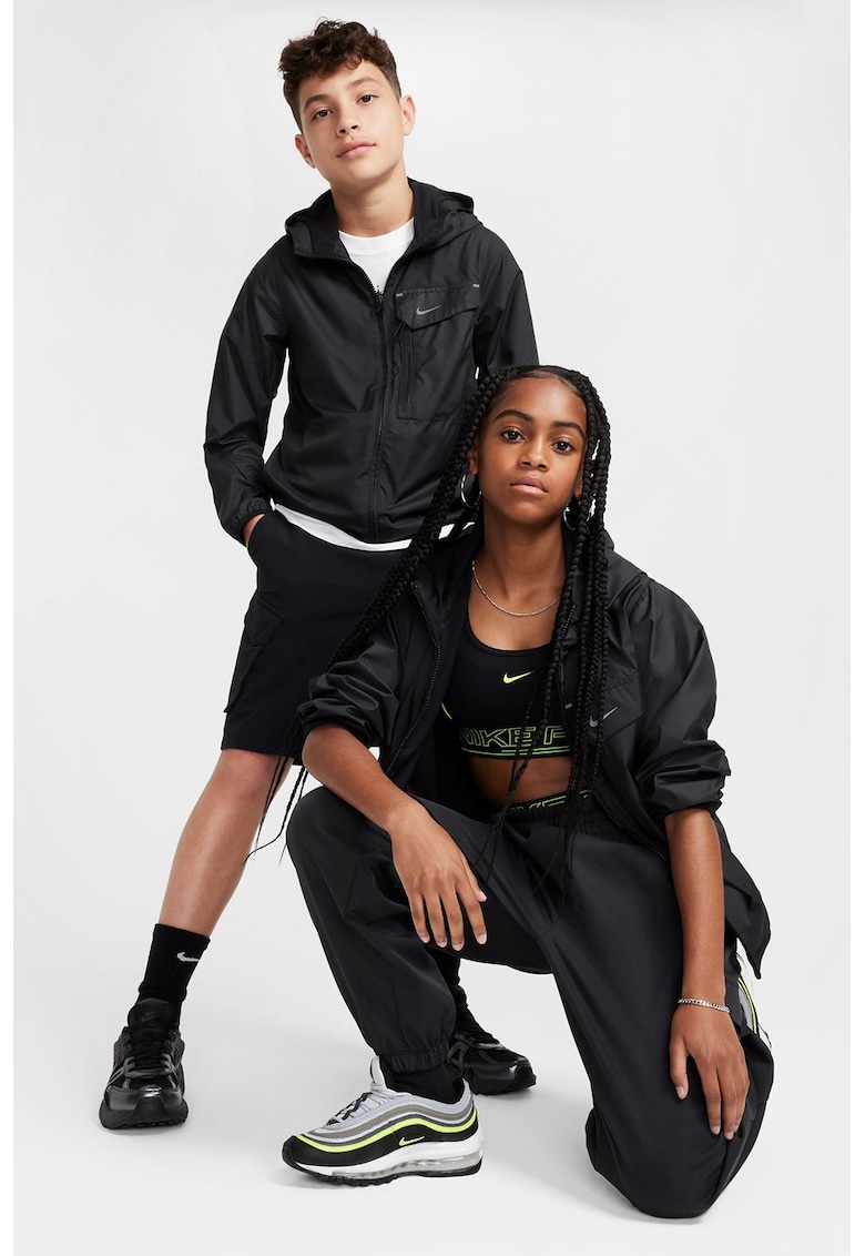 Jacheta cu gluga si trei buzunare Jacheta cu gluga si trei buzunare