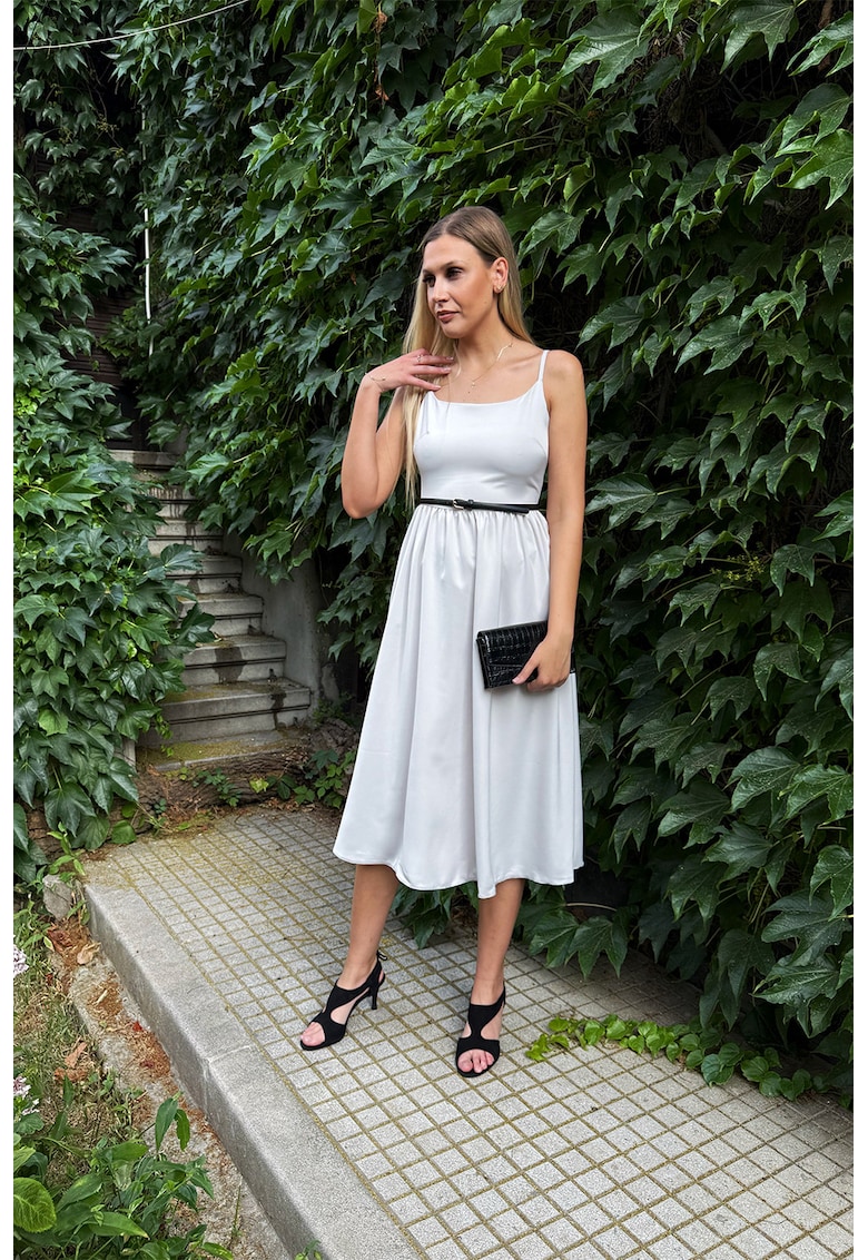 Rochie cu croiala in A si bretele inguste ajustabile Rochie cu croiala in A si bretele inguste ajustabile