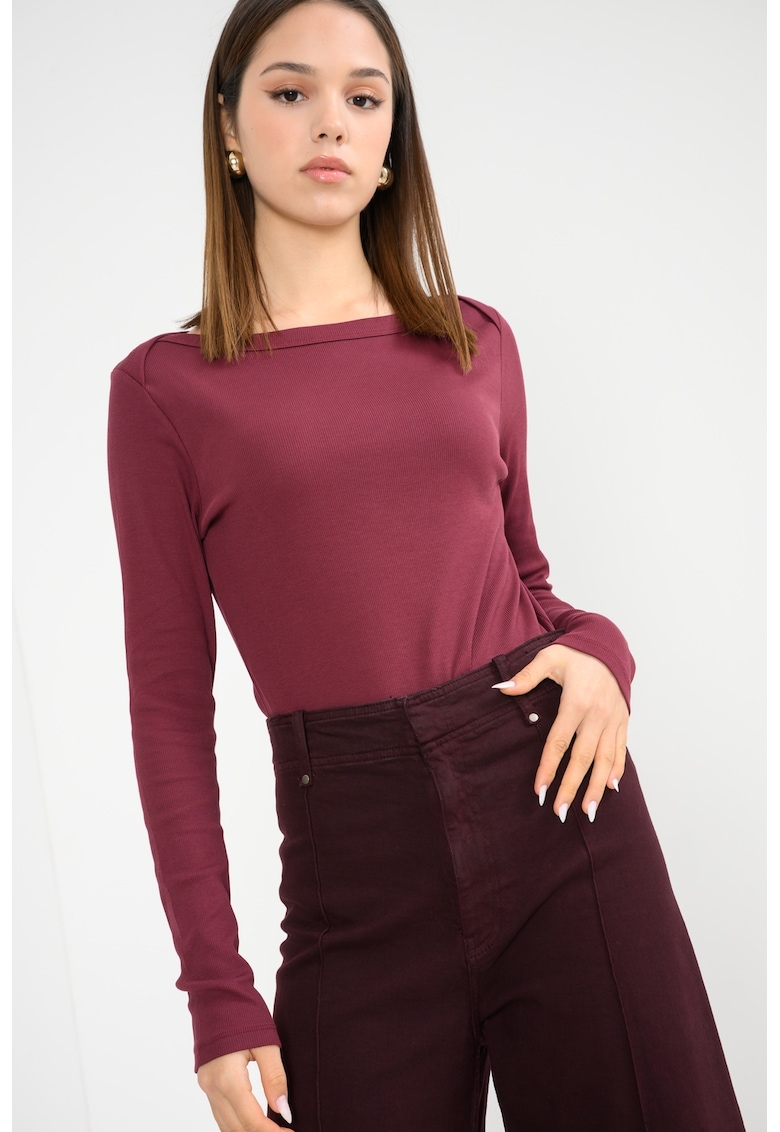 Bluza slim fit cu decolteu barcuta - Visiniu