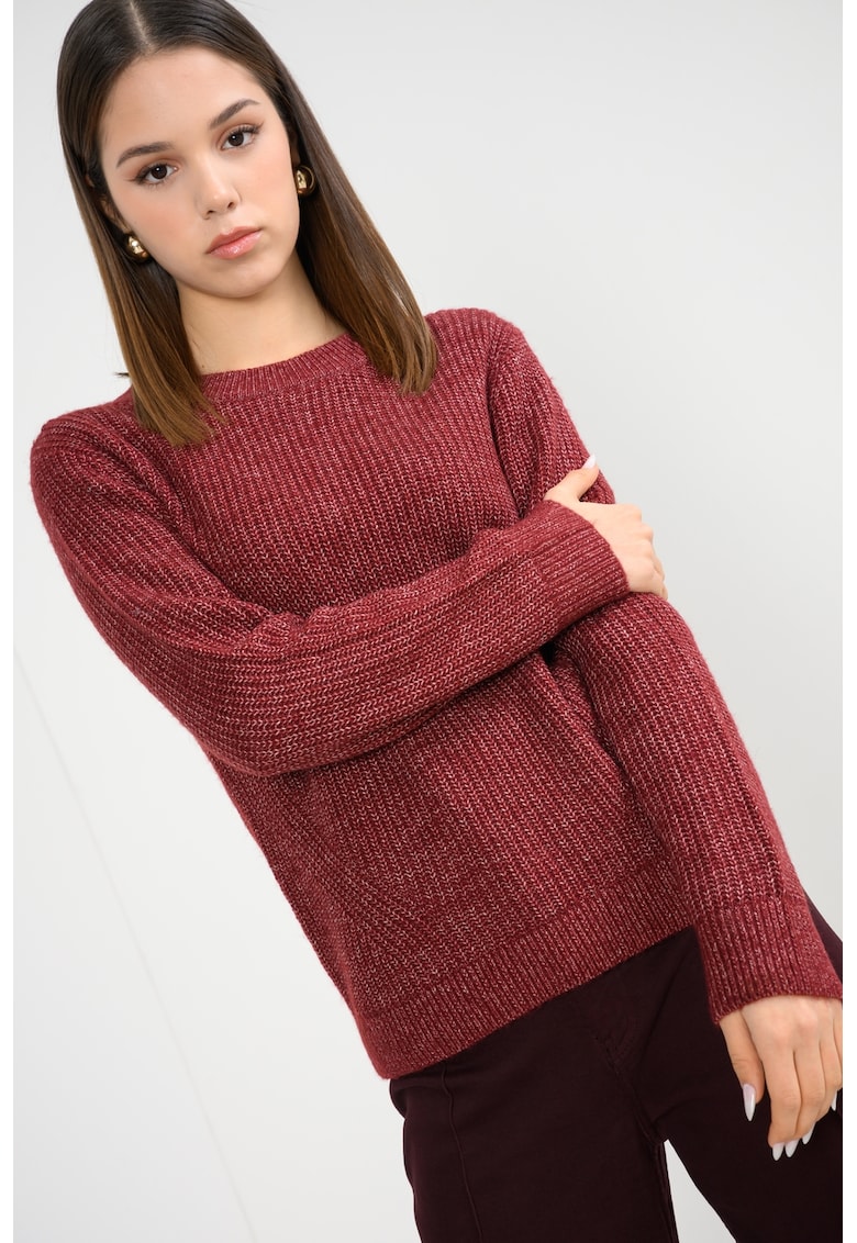 Pulover lejer cu decolteu la baza gatului - Visiniu