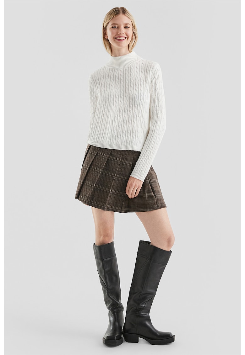 Pulover tricotat cu guler mediu Pulover tricotat cu guler mediu