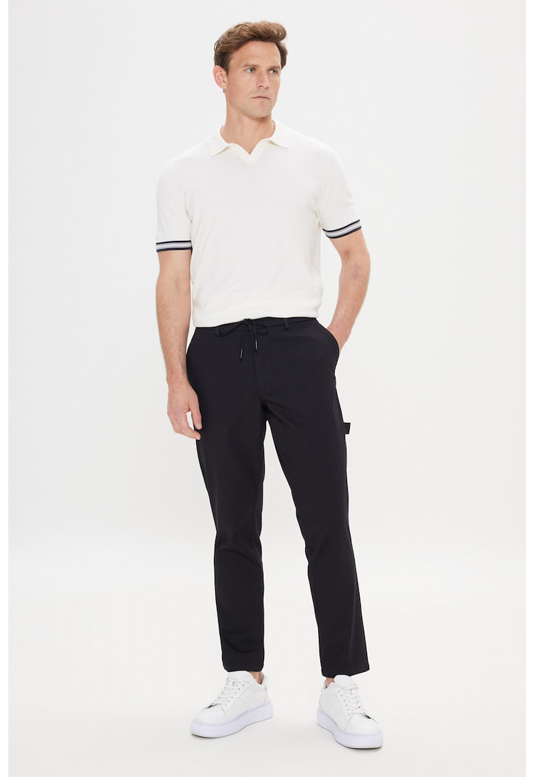 Pantaloni cu talie medie si snur in talie