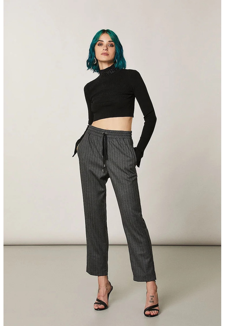 -Pantaloni cu o croală confortabilă - până la glezne - cu talie elastică si șnur