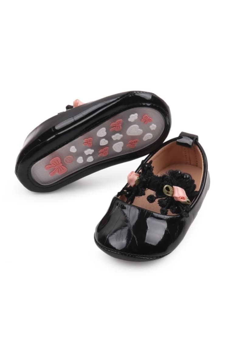 Pantofi Model AL 13783 cu trandafirasi roz - Piele lacuita - Fete - Negru
