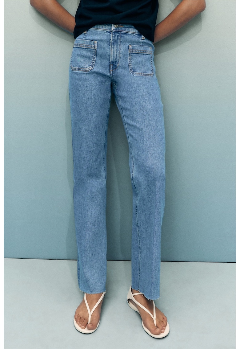 Blugi evazati cu talie medie