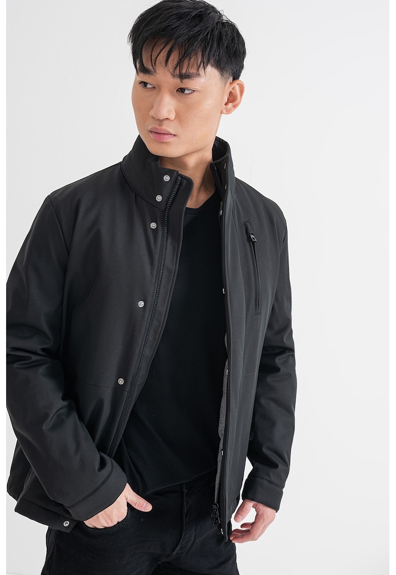 Jacheta rezistenta la vant si apa Vincit