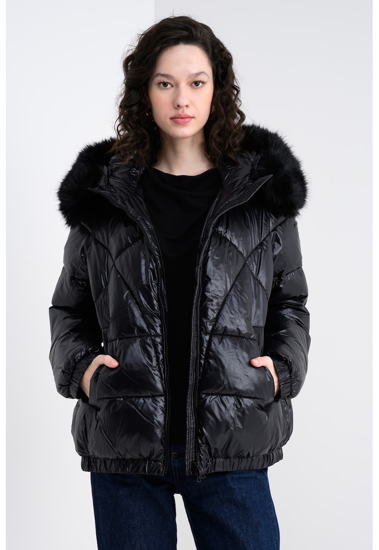 Geaca matlasata cu gluga si garnituri detasabila Backsie