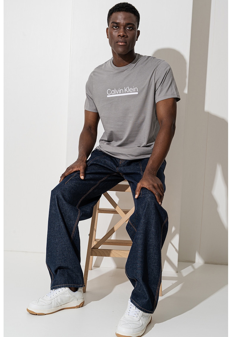 Tricou cu decolteu la baza gatului si imprimeu logo - Gri deschis/Alb optic