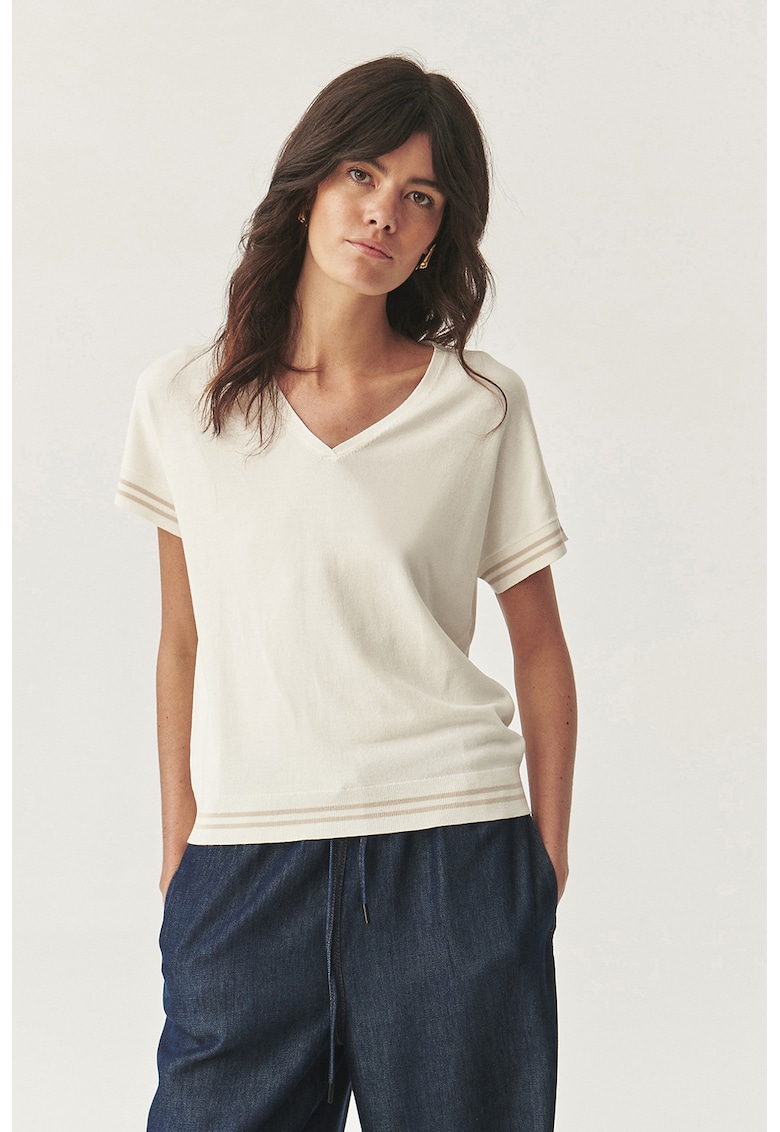 Tricou cu dungi contrastante si decolteu in V Tricou cu dungi contrastante si decolteu in V