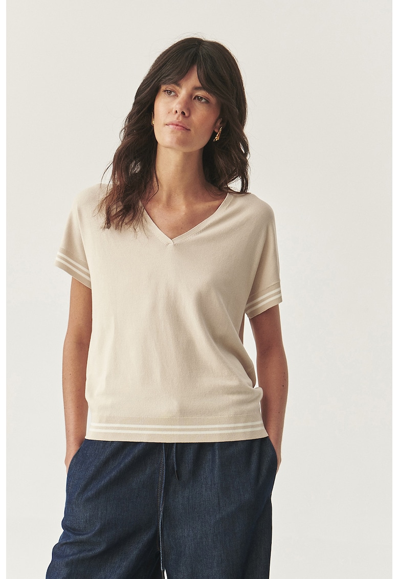 Tricou cu dungi contrastante si decolteu in V Tricou cu dungi contrastante si decolteu in V