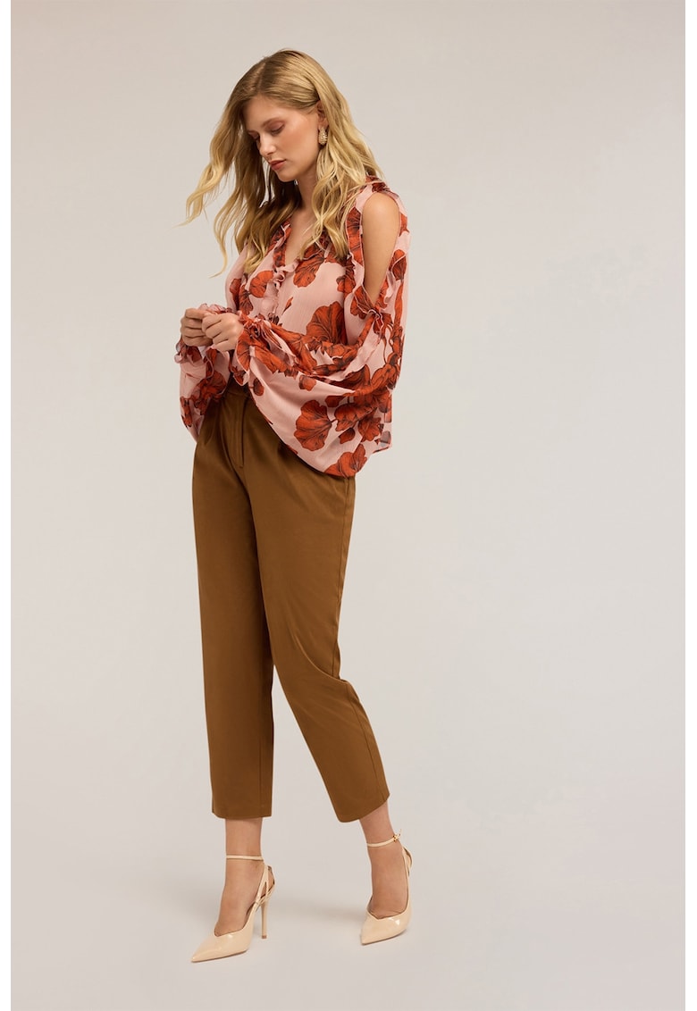 Bluza cu decupaje pe umeri si model