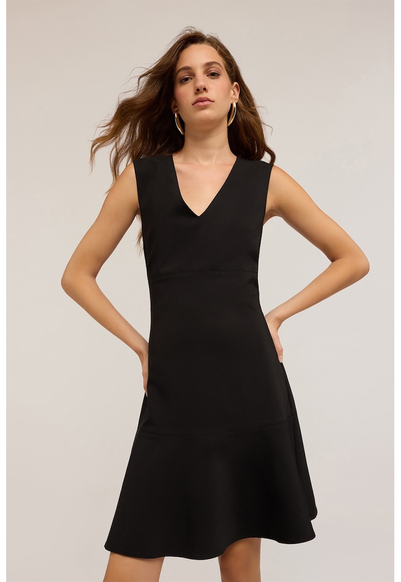 Rochie mini cu croiala in A si decolteu in V Rochie mini cu croiala in A si decolteu in V