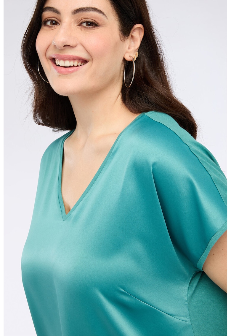 Tricou cu satin pe partea din fata