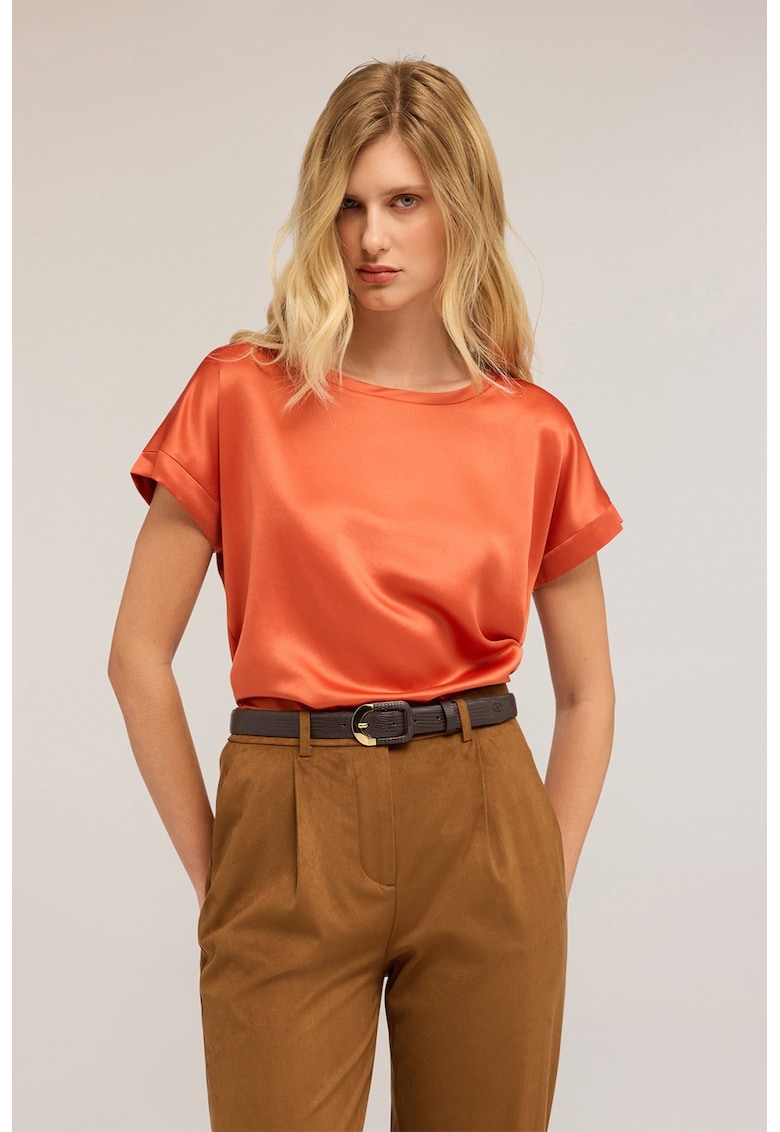 Tricou cu decolteu rotund si aspect de satin