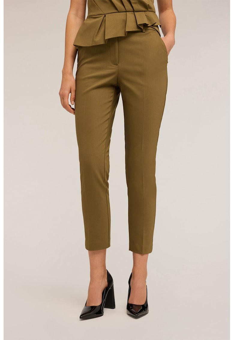 Pantaloni cu croiala conica si buzunare oblice