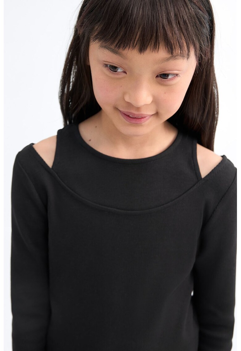 Bluza cu umeri decupati